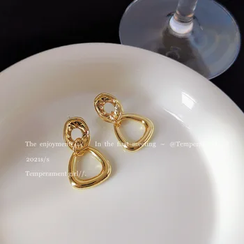 2023 Nauja mada Gražūs auksiniai geometrinio trikampio auskarai moterims Korėjos mados papuošalų dizainas Individualizuoti auskarai