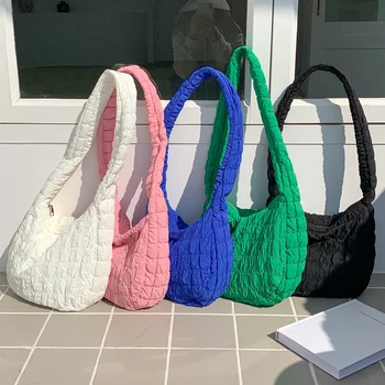 2023 Plicated Puff Moteriškas krepšys Korėjos prekės ženklo užtrauktukas Dygsniuotos vidurinės rankinės Foamflower Ladies Pečių krepšys Visas išpardavimas