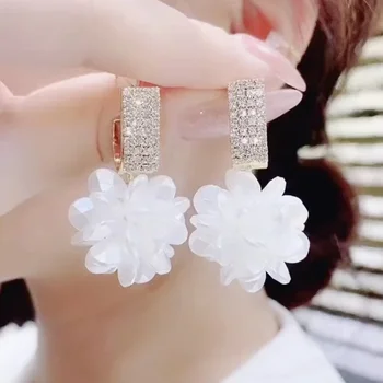 korėjietiško stiliaus naujas mikro intarpas baltas žiedlapio rutulio smeigtukas temperamentas asmenybė antialerginiai ausų priedai ausų pakabukas