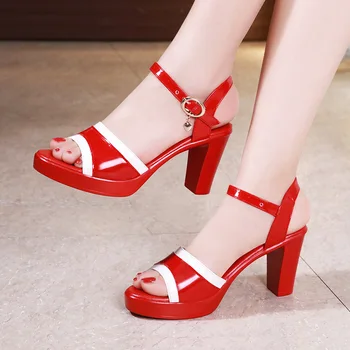 Moteriški batai moteriškoms basutėms 2023 m. vasara Lakuota oda Mišrios spalvos Moteriški kulniukai Platforma Sandalai Nemokamas pristatymas Prabangus sandalas