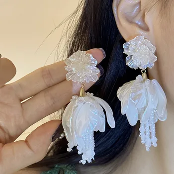 Retro auskarai moteriški perdėti balti gėlių žiedlapiai Perlų kutai auskarai